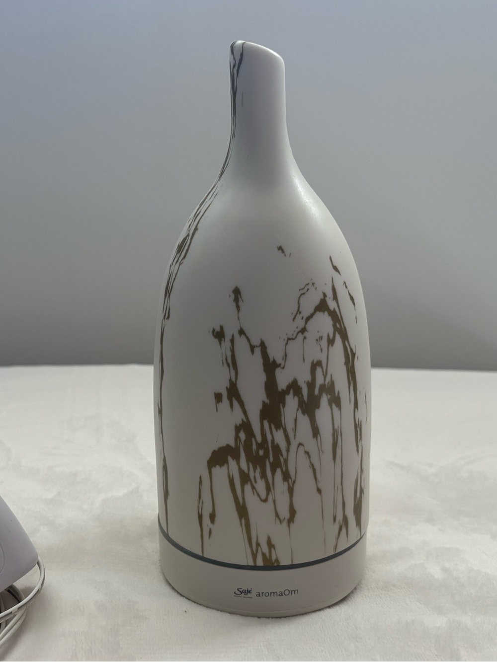 Saje Aroma Om Diffuser with Gold Marble Veining